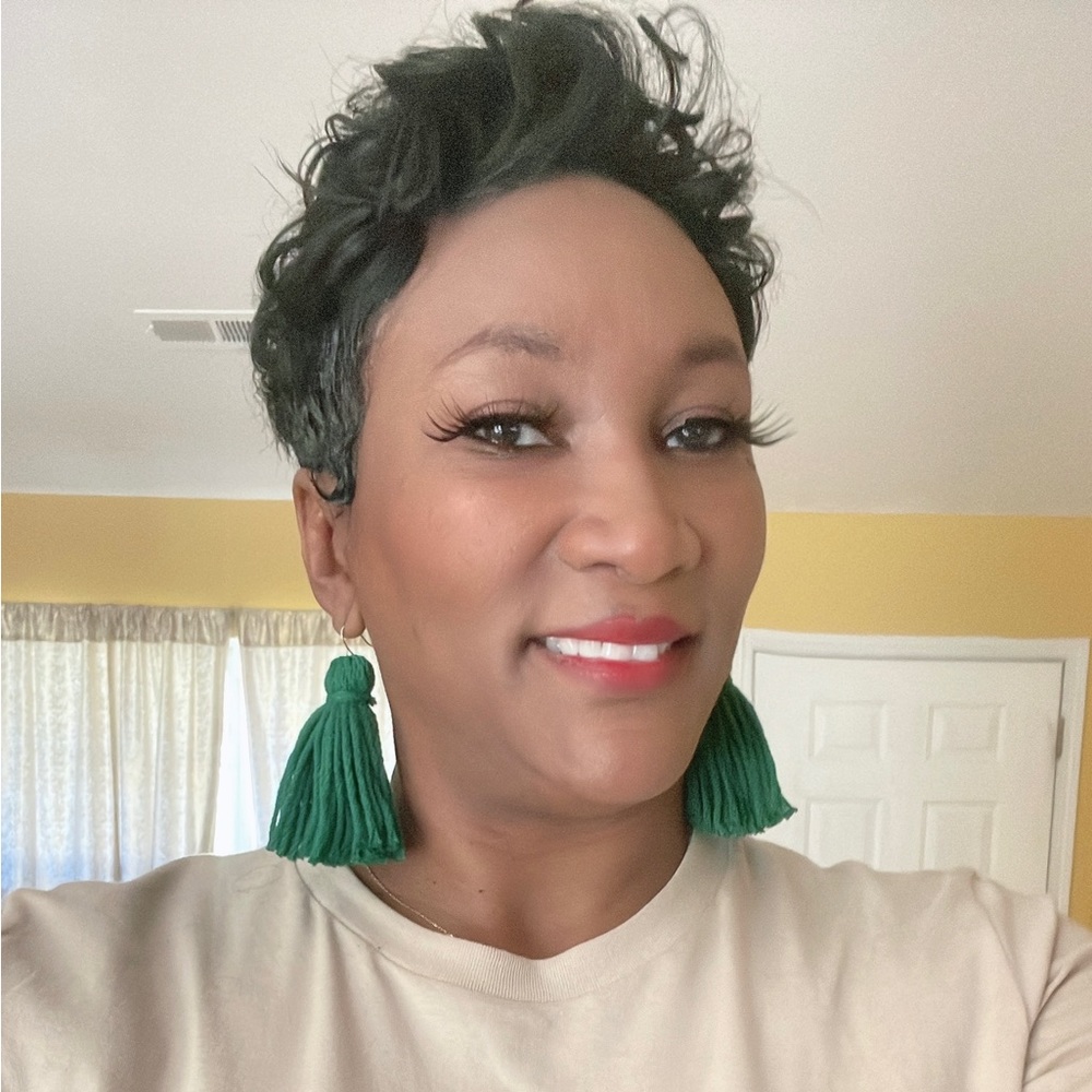 Meet your Posher, Yolanda